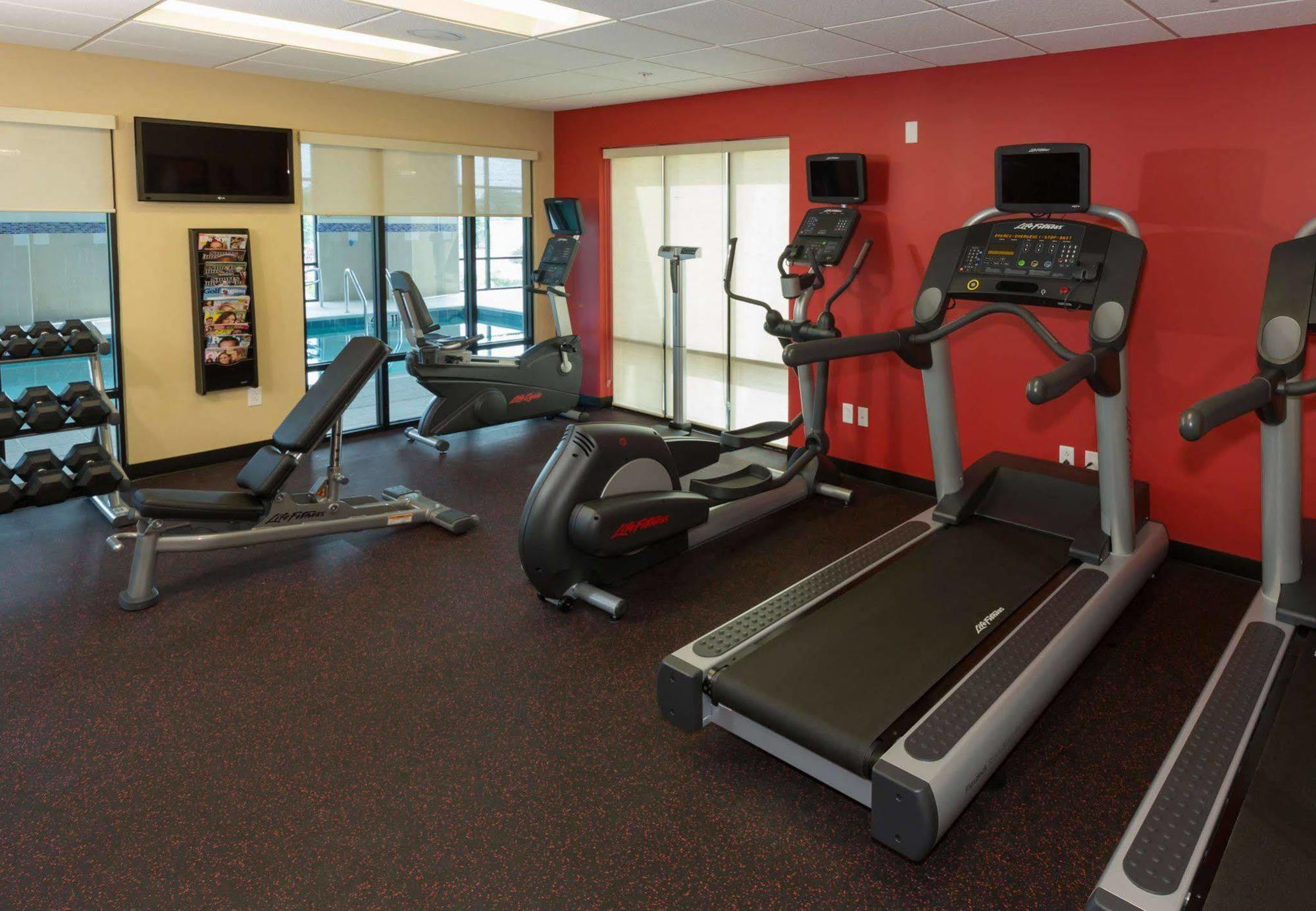צ'יקטווואגה Towneplace Suites Buffalo Airport מראה חיצוני תמונה